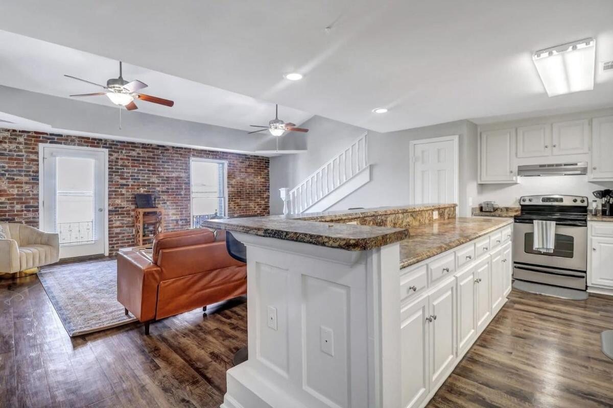 Appartement Eagle'S Landing Loft-Downtown Above Bull & Barrel à Statesboro Extérieur photo