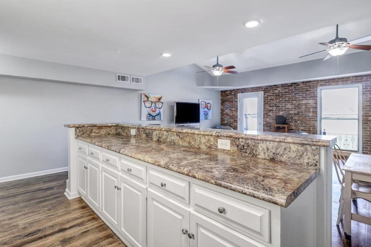 Appartement Eagle'S Landing Loft-Downtown Above Bull & Barrel à Statesboro Extérieur photo