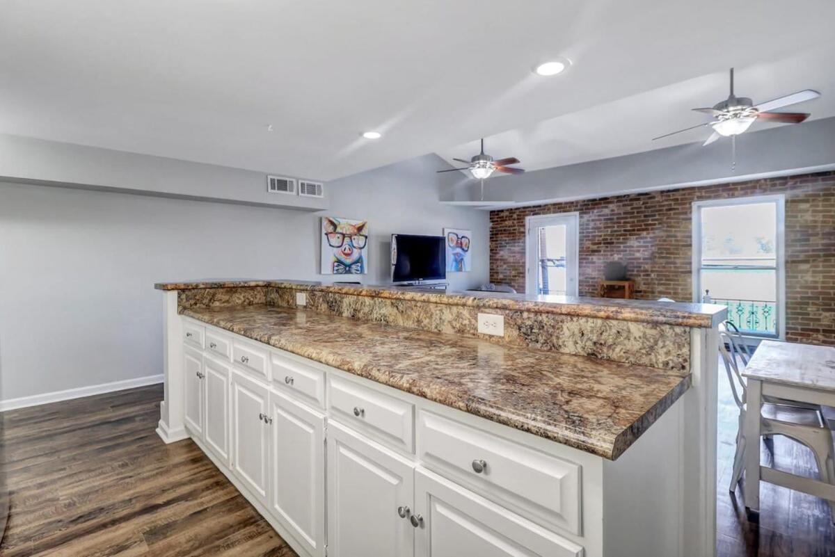 Appartement Eagle'S Landing Loft-Downtown Above Bull & Barrel à Statesboro Extérieur photo